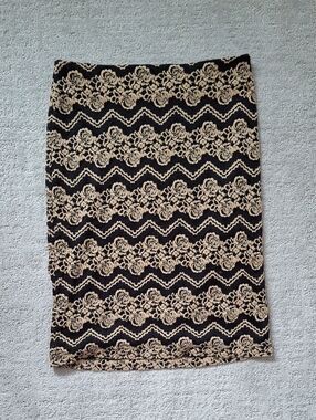 Propaganda Black and Gold Lace Floral Patterned Pencil Skirt Sz XS